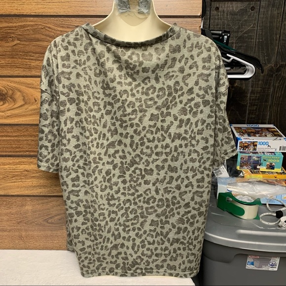 Shein green animal print short sleeve top size L. - Picture 8 of 8